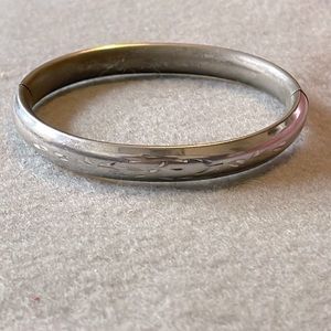 Vintage Silvertone Etched Hinged Bangle